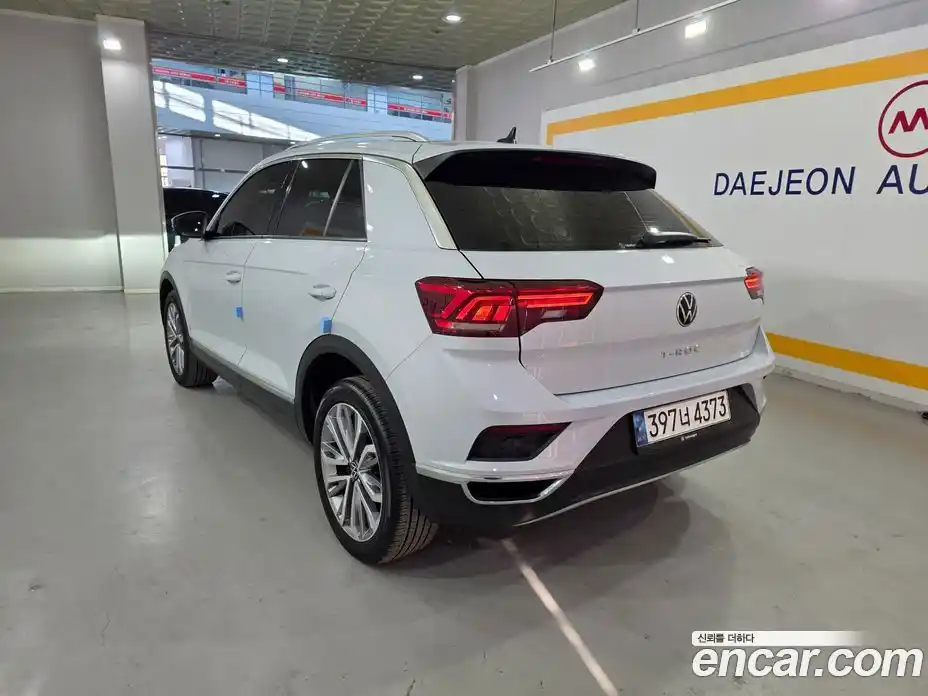 Volkswagen T-Roc 2021 2.0 Автомат в Москве № 499908, фото 3