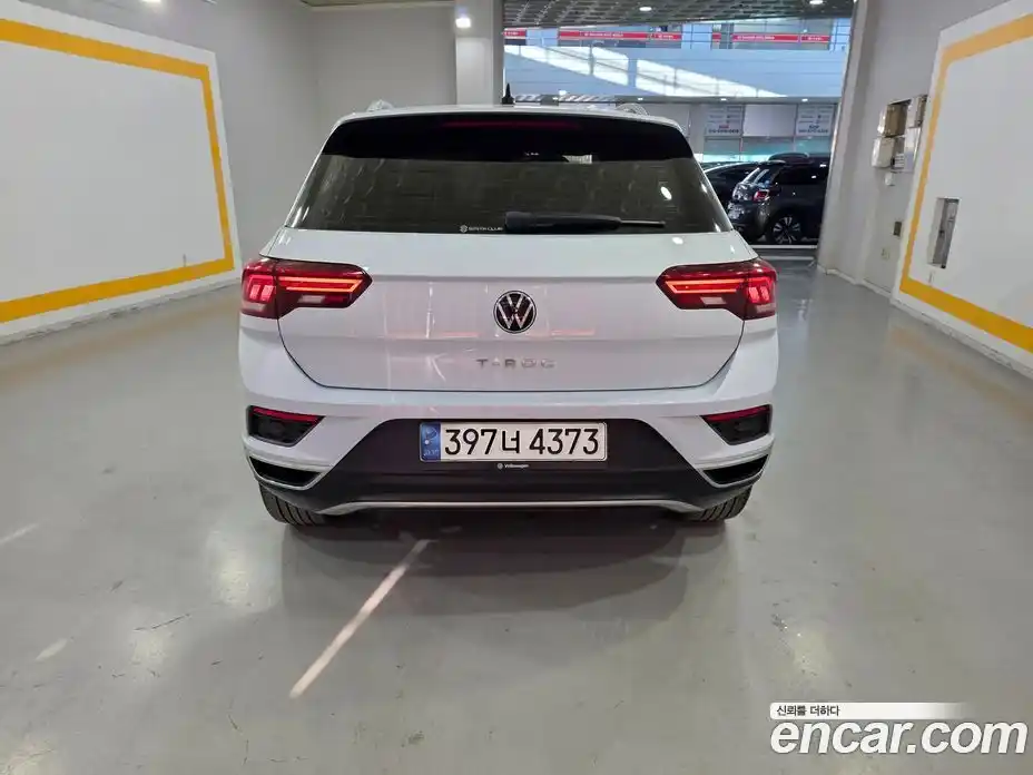 Volkswagen T-Roc 2021 2.0 Автомат в Москве № 499908, фото 4