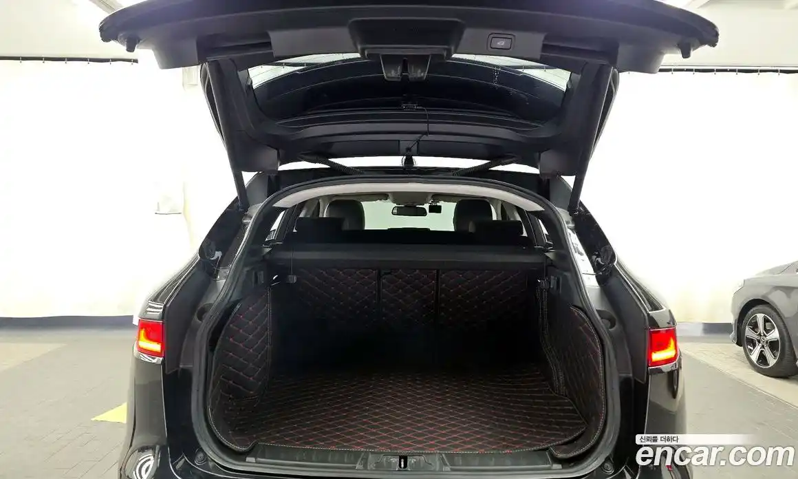 Jaguar F-Pace 2018 2.0 Автомат в Москве № 500241, фото 20