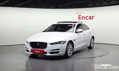 Jaguar XE, 2016