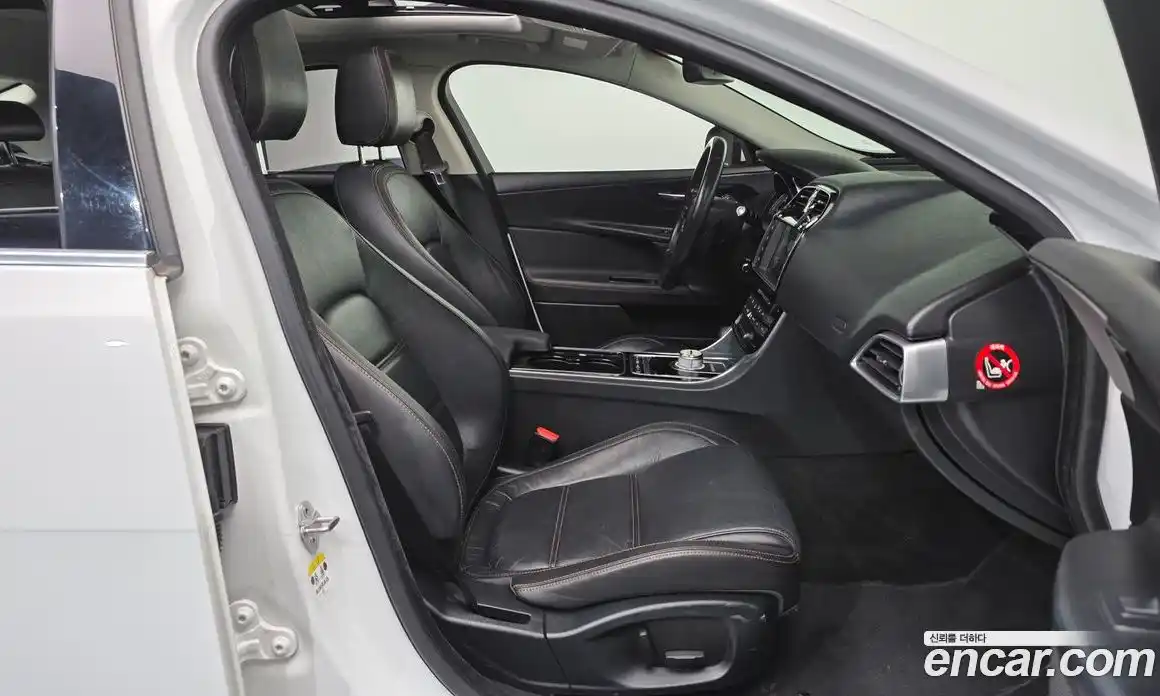 Jaguar XE 2016 2.0 Автомат в Москве № 500296, фото 11