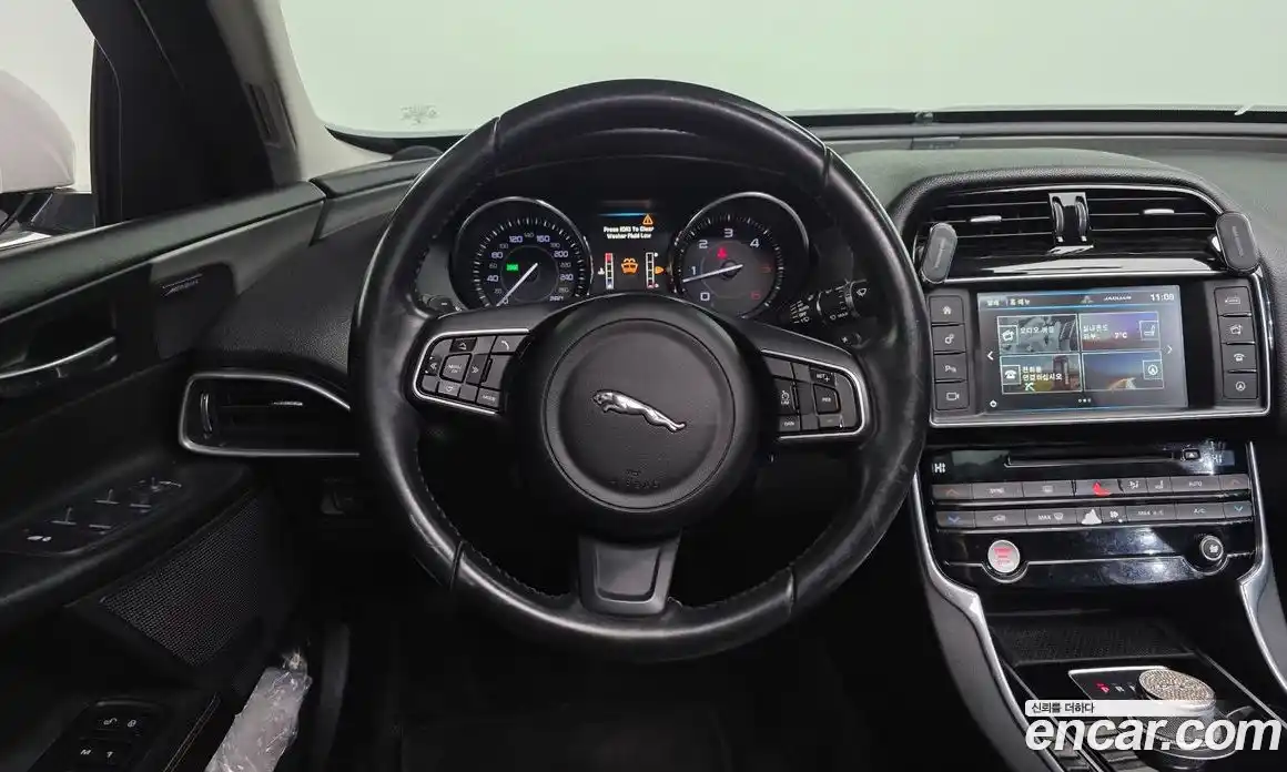 Jaguar XE 2016 2.0 Автомат в Москве № 500296, фото 13