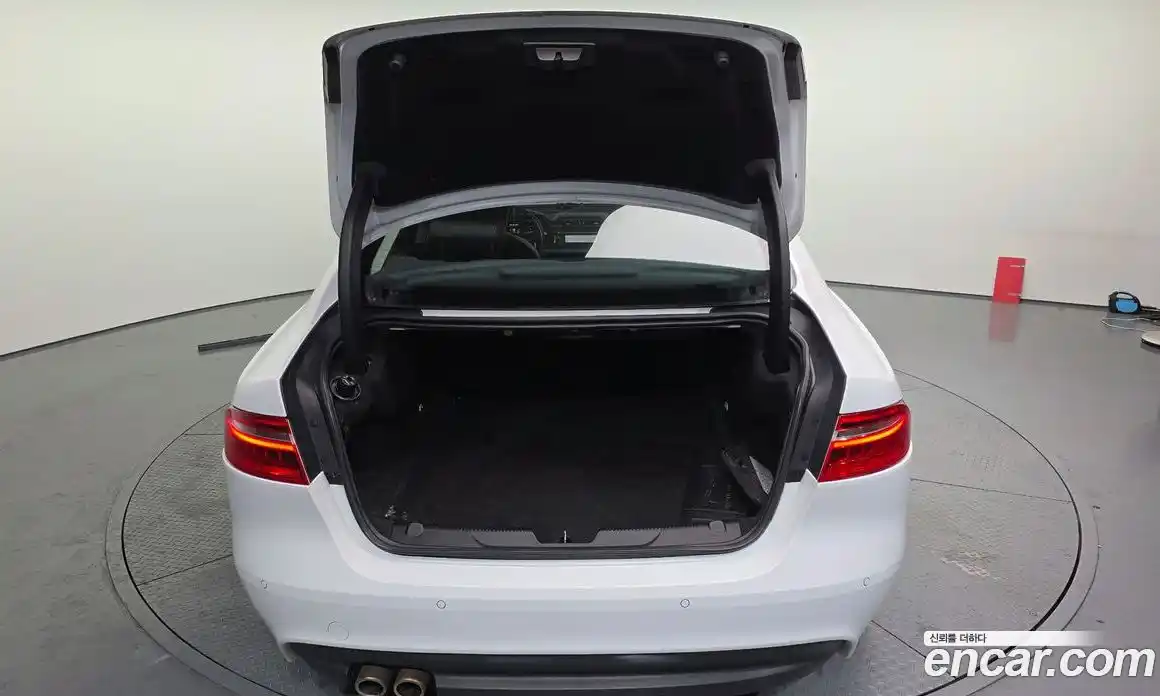 Jaguar XE 2016 2.0 Автомат в Москве № 500296, фото 20