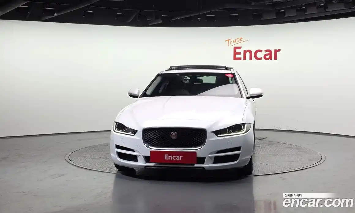 Jaguar XE 2016 2.0 Автомат в Москве № 500296, фото 3