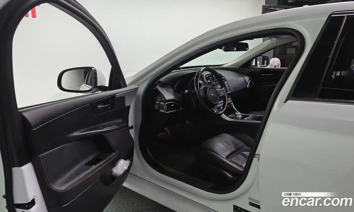 Jaguar XE 2016 2.0 Автомат в Москве № 500296, фото 10