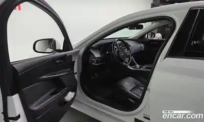 Jaguar XE 2016 2.0 Автомат в Москве № 500296, миниатюра 10