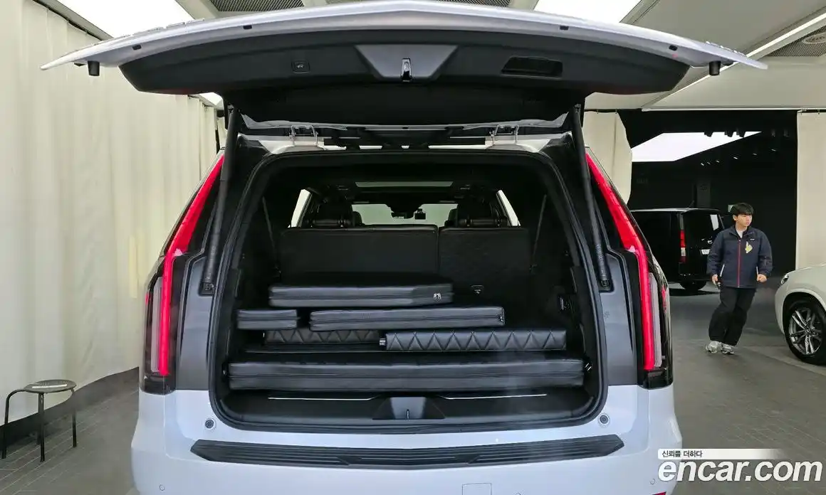 Cadillac Escalade 2023 6.2 Автомат в Москве № 500686, фото 20