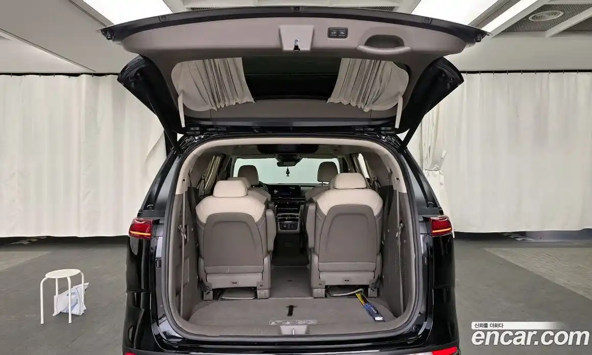 Kia Canival 2023 3.5 Автомат в Москве № 522266, фото 20