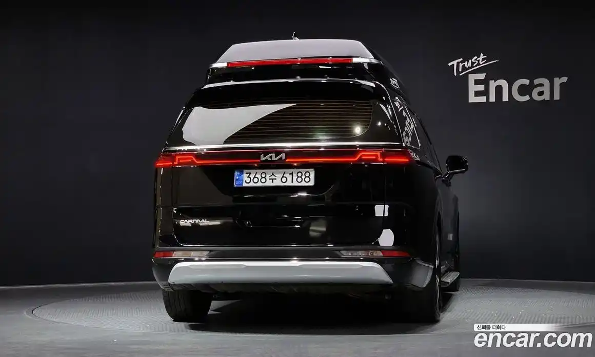 Kia Canival 2023 3.5 Автомат в Москве № 522266, фото 4