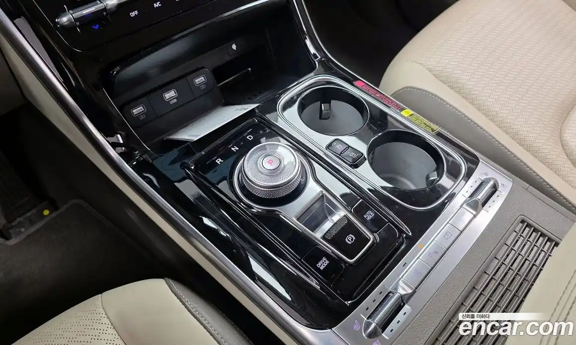 Kia Canival 2023 3.5 Автомат в Москве № 522266, фото 9