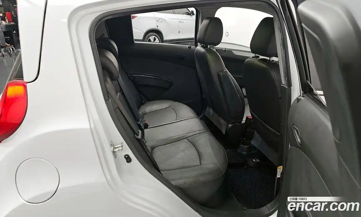 Chevrolet Spark 2015 1.0 Автомат в Москве № 528422, фото 12