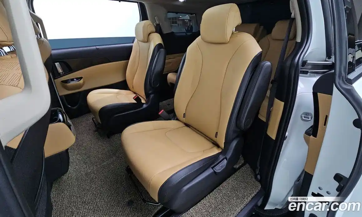 Kia Canival 2023 3.5 Автомат в Москве № 532095, фото 12