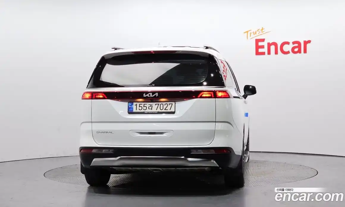 Kia Canival 2023 3.5 Автомат в Москве № 532095, фото 4