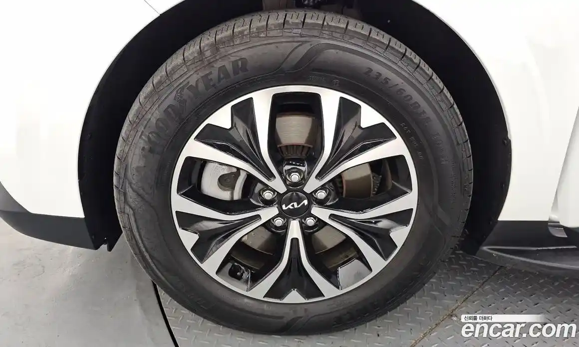 Kia Canival 2023 3.5 Автомат в Москве № 532095, фото 5