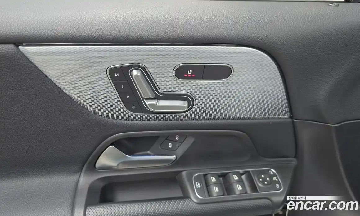 Mercedes-Benz GLB-Class 2021 1.9 Автомат в Москве № 542221, фото 17