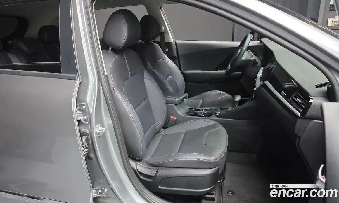 Kia Niro 2022 1.6 Автомат в Москве № 131504, фото 12