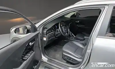 Kia Niro 2022 1.6 Автомат в Москве № 131504, миниатюра 10