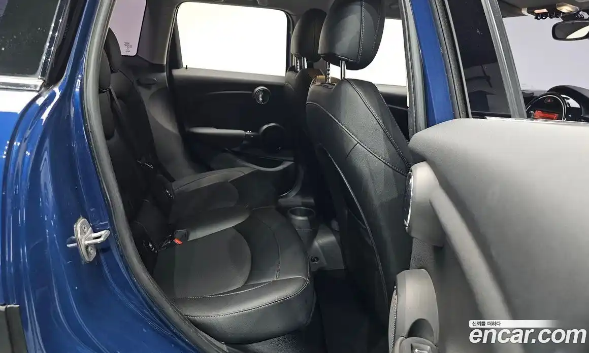 Mini Cooper 2016 1.5 Автомат в Москве № 154481, фото 11