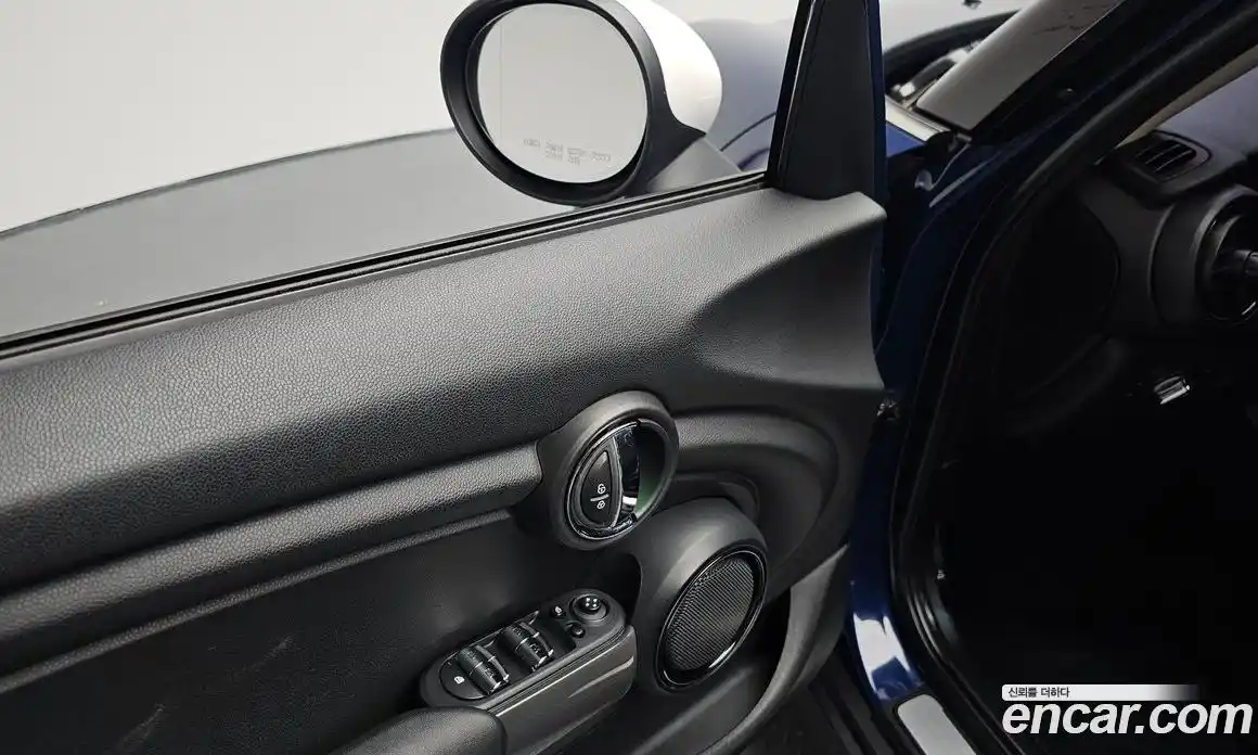 Mini Cooper 2016 1.5 Автомат в Москве № 154481, фото 13