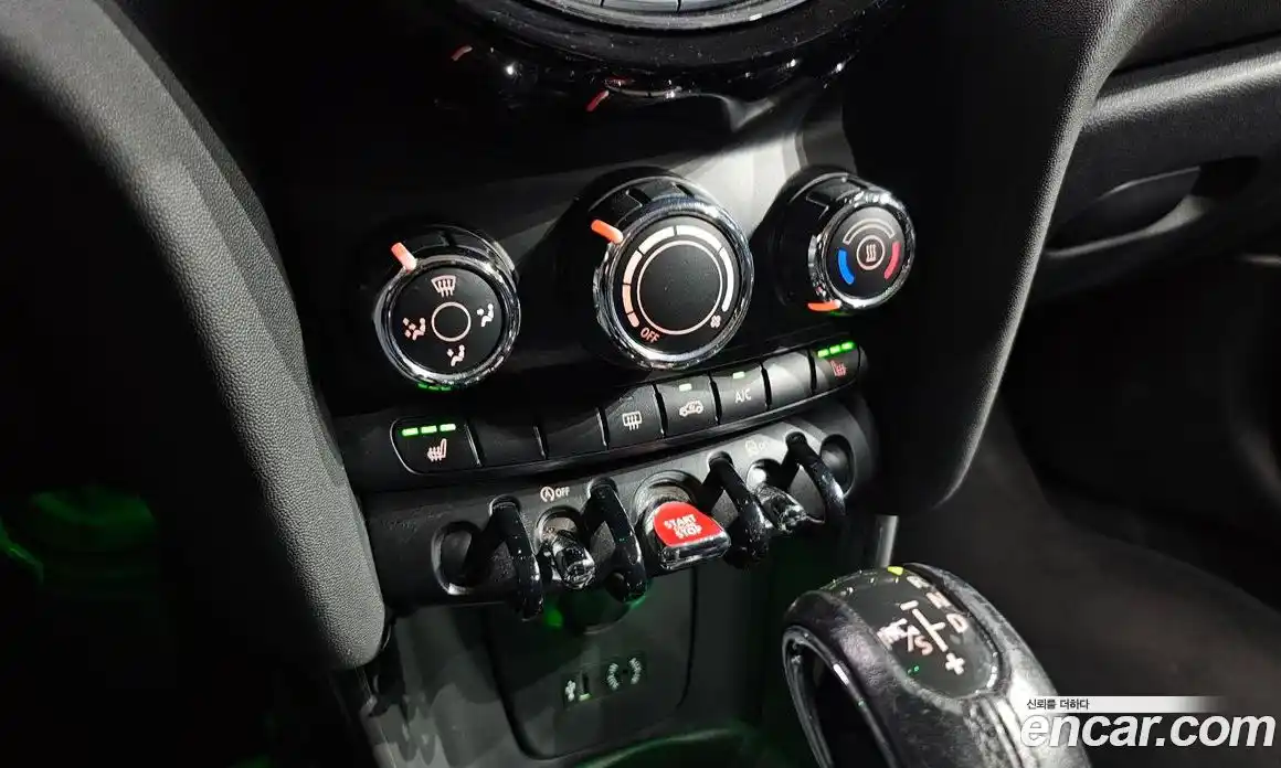 Mini Cooper 2016 1.5 Автомат в Москве № 154481, фото 17