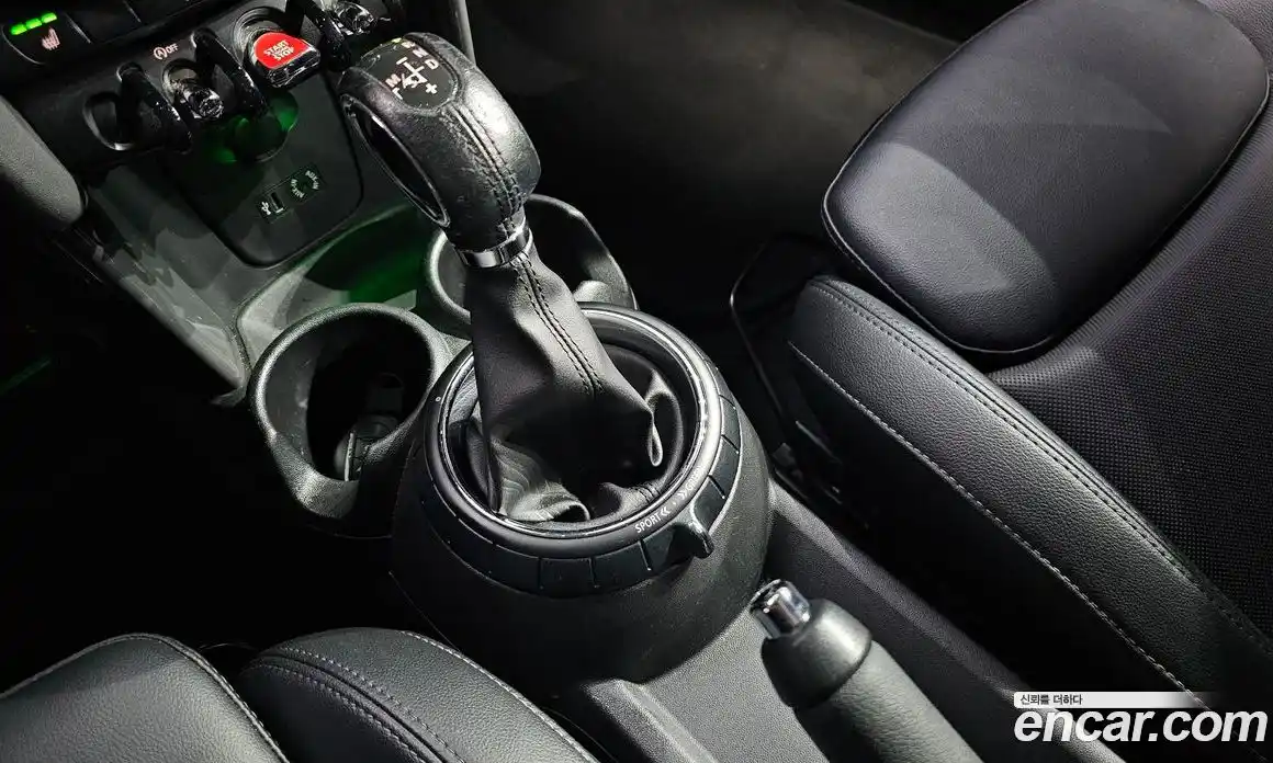 Mini Cooper 2016 1.5 Автомат в Москве № 154481, фото 9