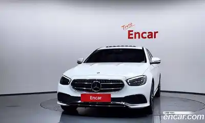 Mercedes-Benz E-Class 2022 2.0 Автомат в Москве № 160197, миниатюра 3