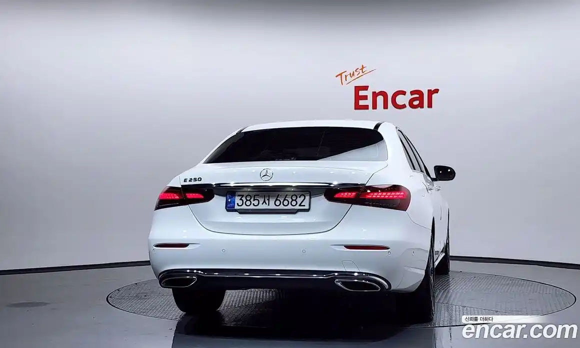 Mercedes-Benz E-Class 2022 2.0 Автомат в Москве № 160197, фото 4