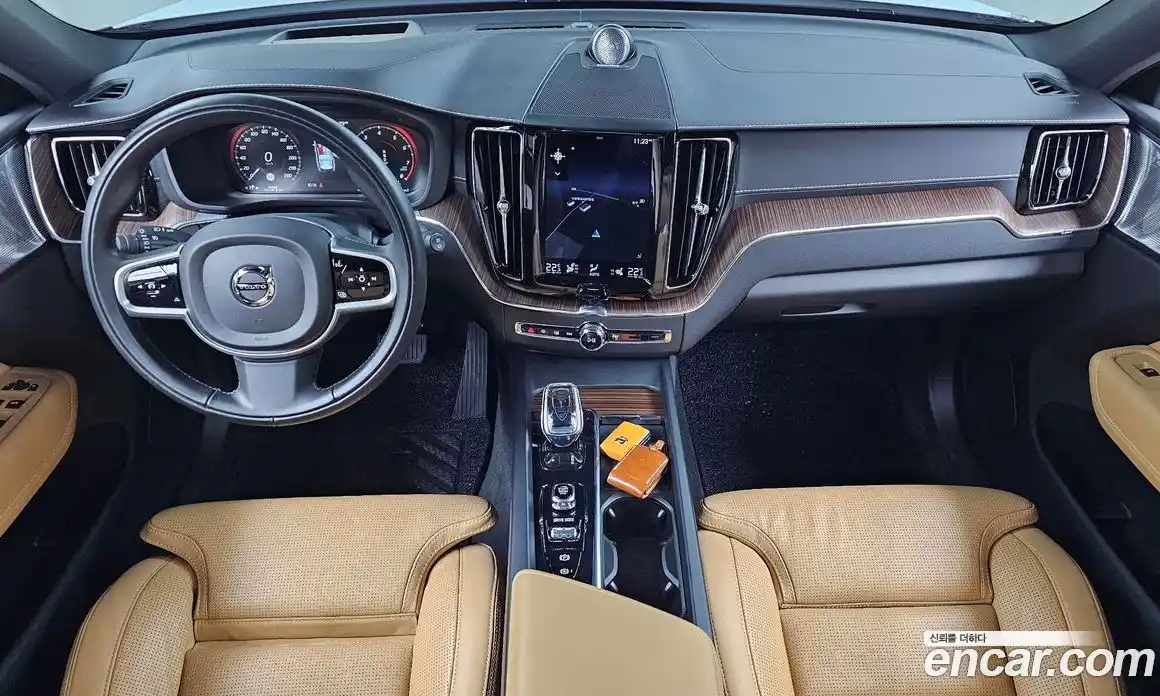 Volvo XC60 2021 2.0 Автомат в Москве № 164296, фото 3