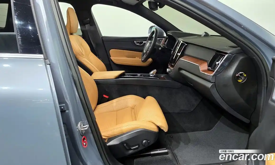 Volvo XC60 2023 2.0 Автомат в Москве № 164526, фото 11