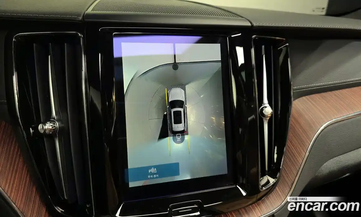 Volvo XC60 2023 2.0 Автомат в Москве № 164526, фото 15