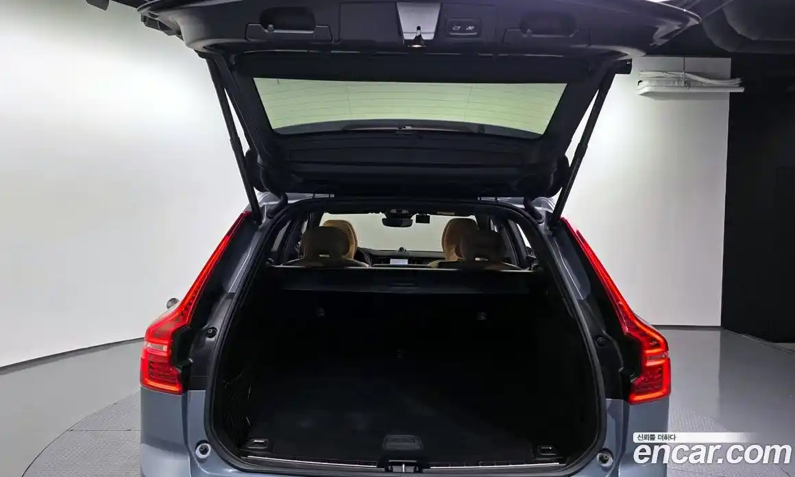 Volvo XC60 2023 2.0 Автомат в Москве № 164526, фото 20