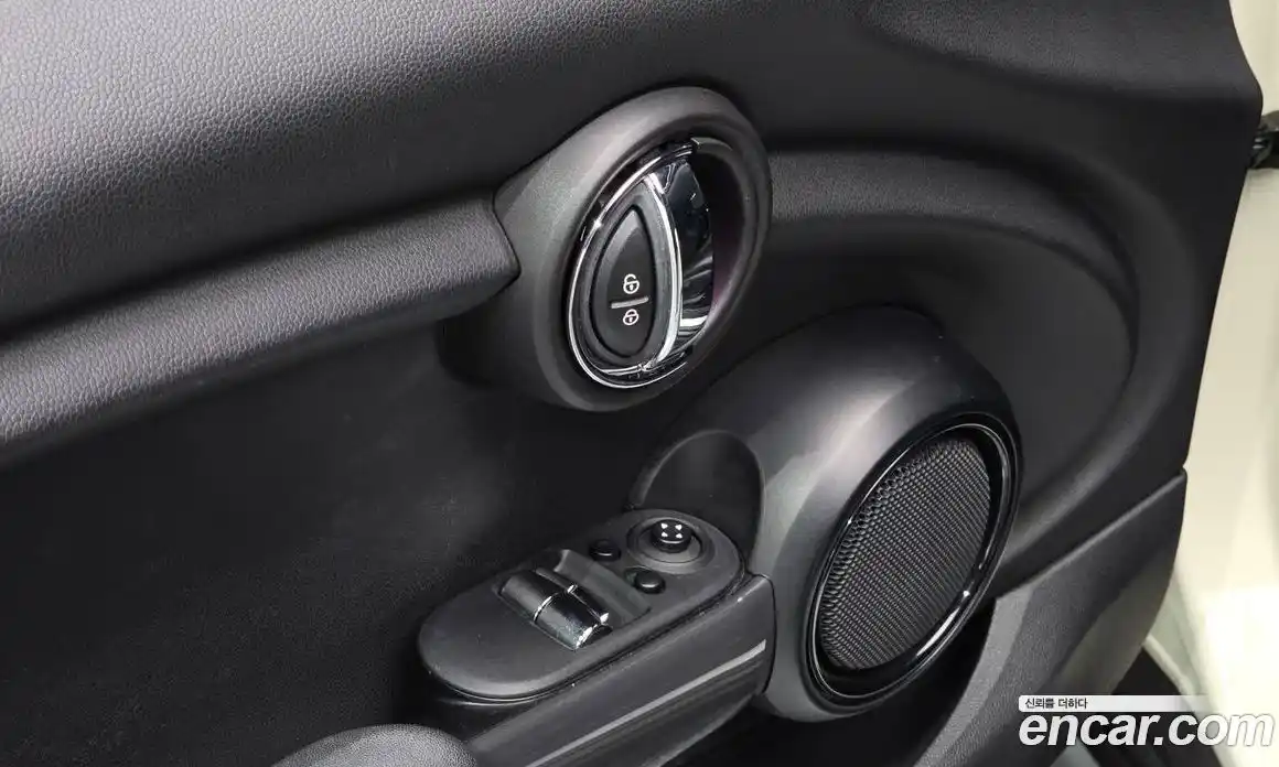 Mini Cooper 2015 1.5 Автомат в Москве № 167217, фото 19