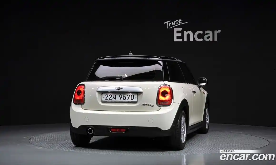 Mini Cooper 2015 1.5 Автомат в Москве № 167217, фото 4