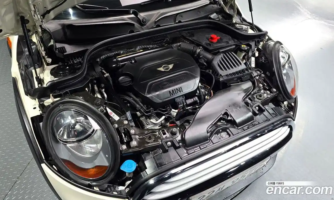 Mini Cooper 2015 1.5 Автомат в Москве № 167217, фото 6