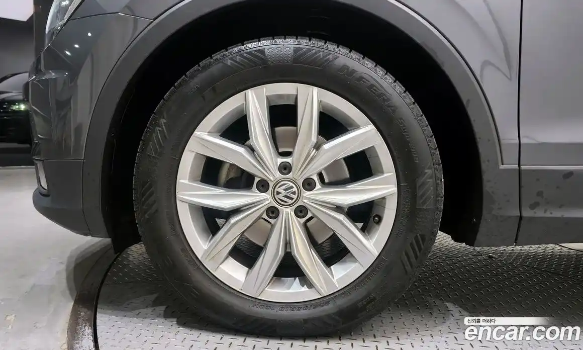 Volkswagen Tiguan 2020 2.0 Автомат в Москве № 199246, фото 5