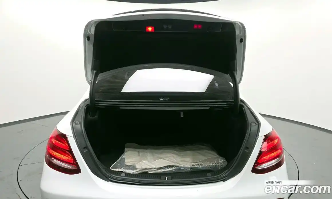 Mercedes-Benz E-Class 2019 2.0 Автомат в Москве № 211966, фото 19