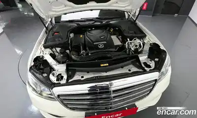 Mercedes-Benz E-Class 2019 2.0 Автомат в Москве № 211966, миниатюра 2