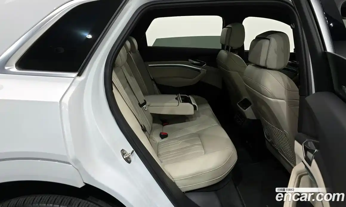 Audi e-tron 2021 0.2 Автомат в Москве № 212395, фото 17