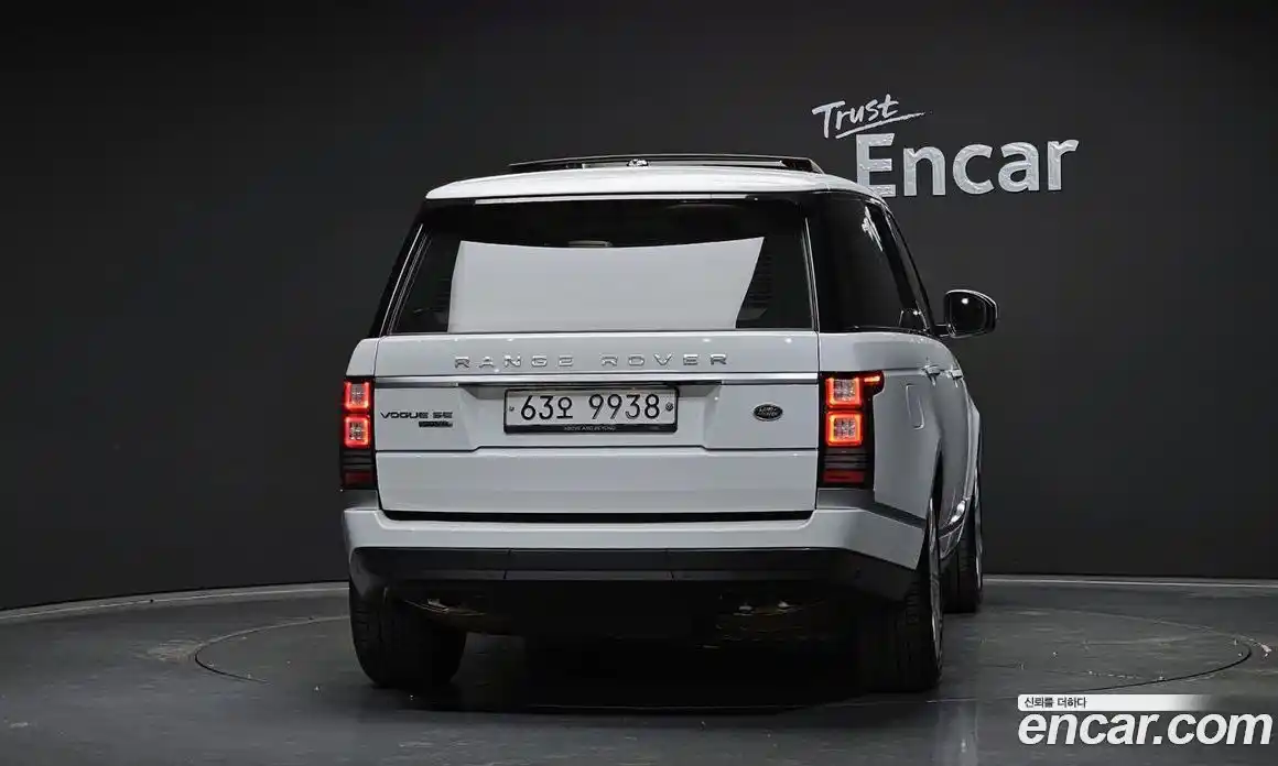 Land Rover Range-Rover 2014 4.4 Автомат в Москве № 213410, фото 17