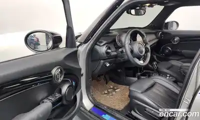 Mini Cooper 2024 2.0 Автомат в Москве № 214185, миниатюра 9