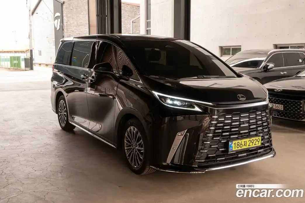 Lexus LM 2025 2.4 Автомат в Москве № 214796, фото 1