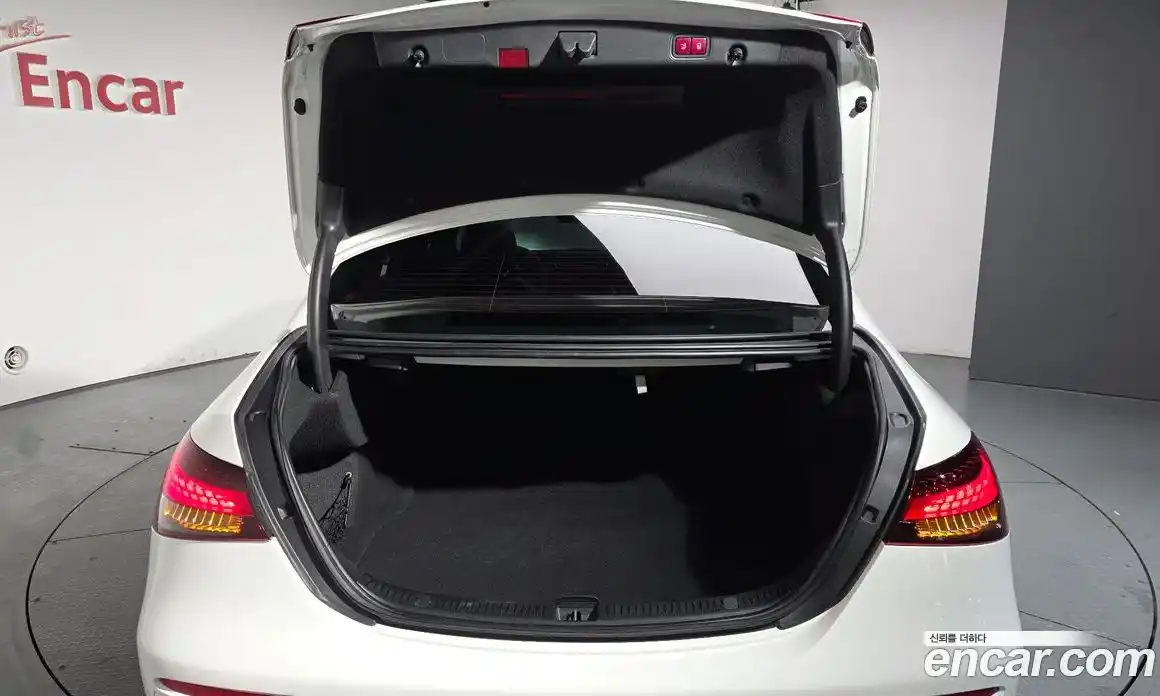 Mercedes-Benz E-Class 2022 2.0 Автомат в Москве № 224657, фото 3