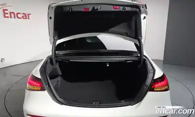 Mercedes-Benz E-Class 2022 2.0 Автомат в Москве № 224657, миниатюра 3