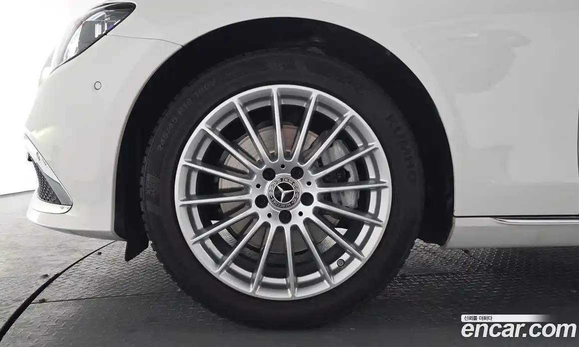 Mercedes-Benz E-Class 2022 2.0 Автомат в Москве № 224657, фото 4