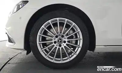 Mercedes-Benz E-Class 2022 2.0 Автомат в Москве № 224657, миниатюра 4