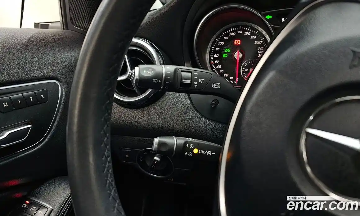 Mercedes-Benz GLA-Class 2018 2.0 Автомат в Москве № 229645, фото 1