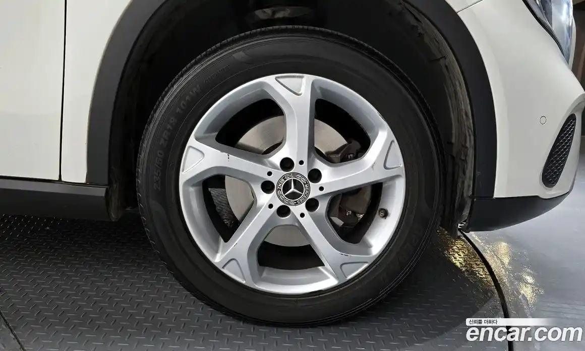 Mercedes-Benz GLA-Class 2018 2.0 Автомат в Москве № 229645, фото 16