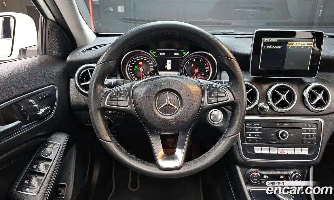Mercedes-Benz GLA-Class 2018 2.0 Автомат в Москве № 229645, фото 10