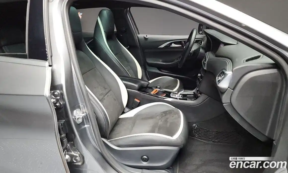 Infiniti Q30 2019 2.0 Автомат в Москве № 266959, фото 11