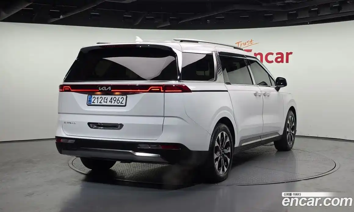 Kia Canival 2023 3.5 Автомат в Москве № 287770, фото 20